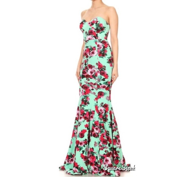 Pretty as a Petal Dress - Picture 2 of 5